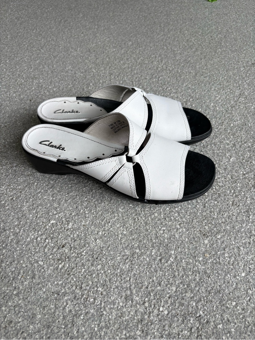 Clarks Women's Criss Cross White Leather Wedge Sandals size 9